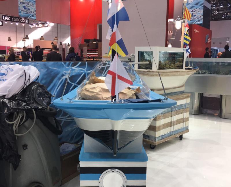 Expositor_Barca_Gozzo_3 - Acuarios y Viveros de marisco Tecnomar